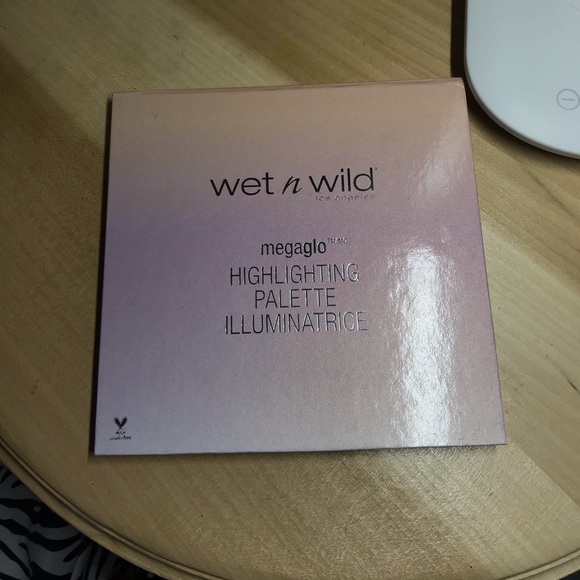 NEW wet n wild mega glo highlighter palette - Picture 2 of 4
